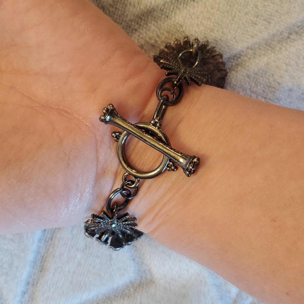 Lucky Brand metal toggle antiqued bracelet, shiney gems, purple,blue, blck&white - Picture 10 of 11